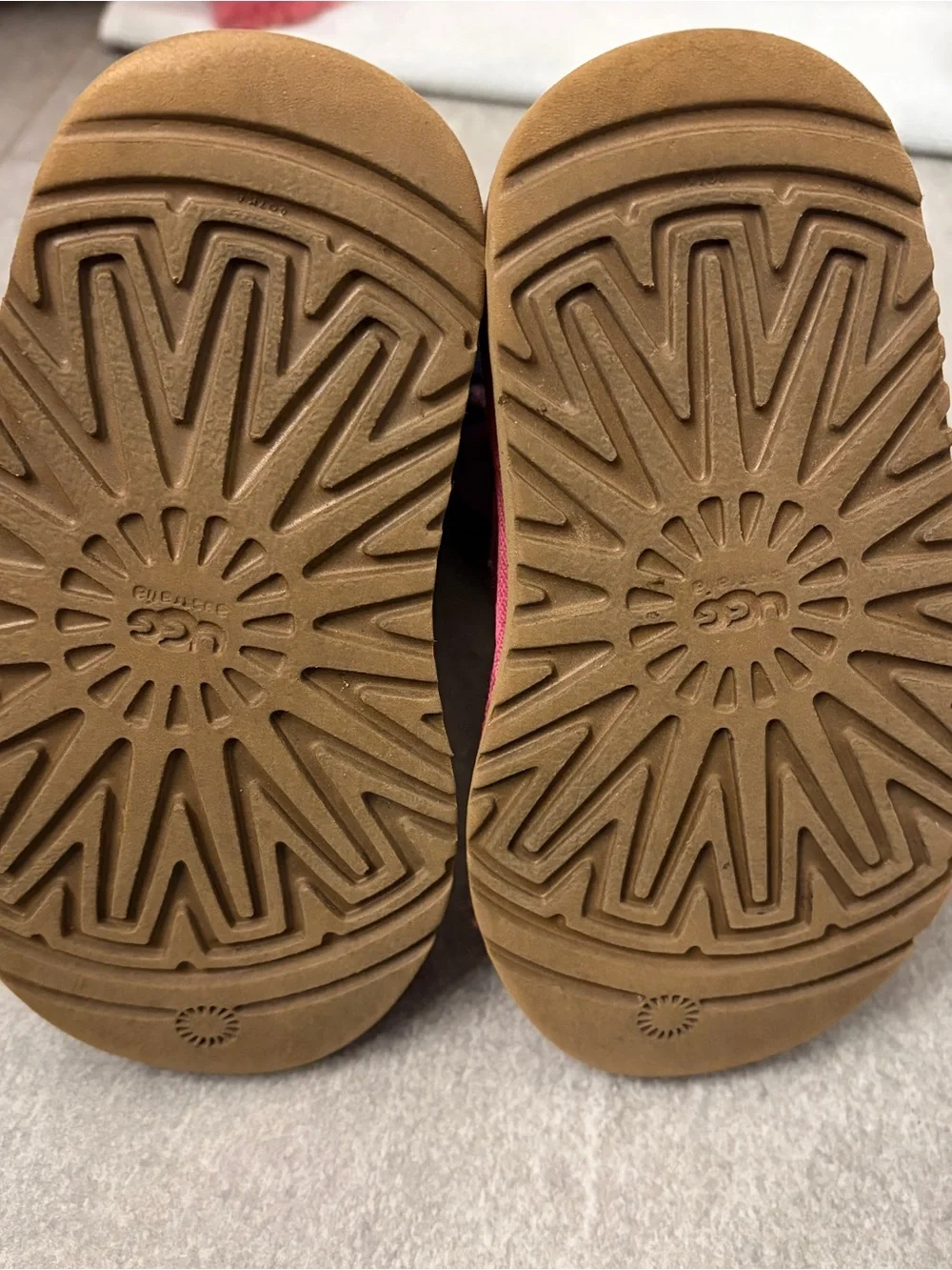 UGG excellent gently